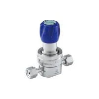 Регулятор AMFLO UHP AU23 Материал: Код ZH (Body,Gland-SUS316L;Poppet, Nozzle,Diaphragm-Hastelloy®C-22,Seat: PCTFE) ; Поверхность 0.13 um; 4х портовый с манометрами, вх. давл. 206 бар, CV-0.9