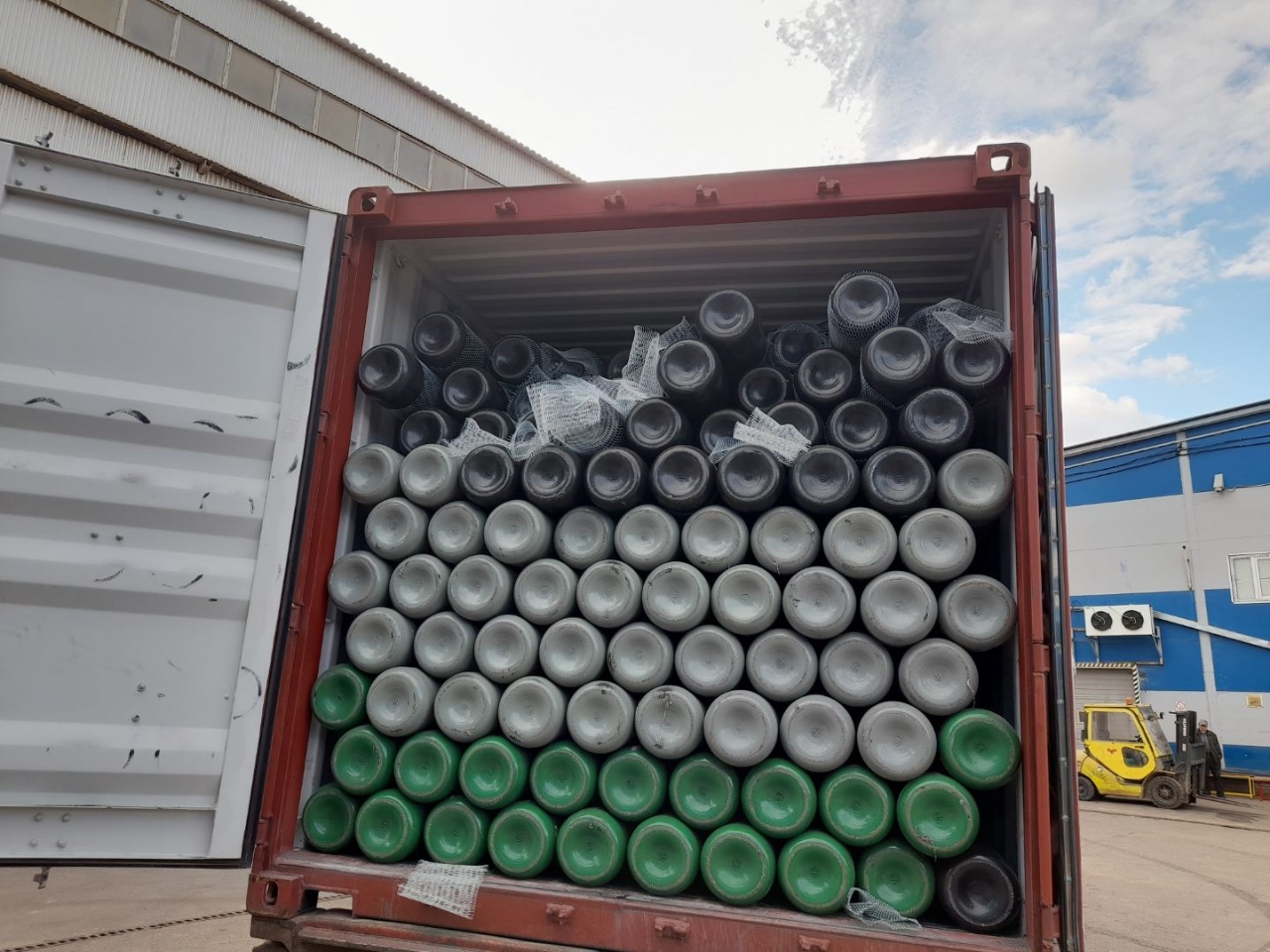 Полный контейнер баллонов 350 шт. под сжатые газы (O2, N2, Ar, He, CH4, Mix,) 50/300 бар УС новые без вентиля ТР ТС 032 горловина Е25